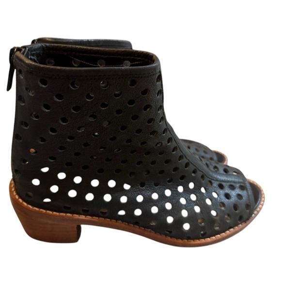 Loeffler Randall booties size 6 excellent condition - Picture 4 of 6